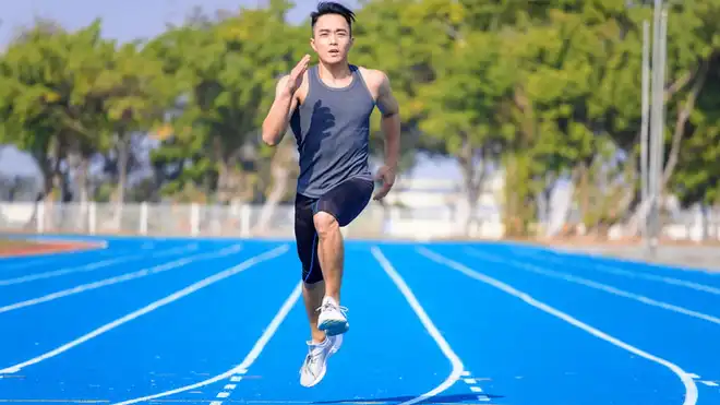 Pengertian Lari Jarak Menengah, Manfaat, Jenis, & Teknik