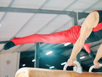 Lompat Kangkang: Sejarah, Teknik Dasar, & Aturannya