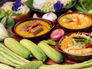 10 Makanan Khas Nusa Tenggara Timur, Wajib Coba Kelezatannya!