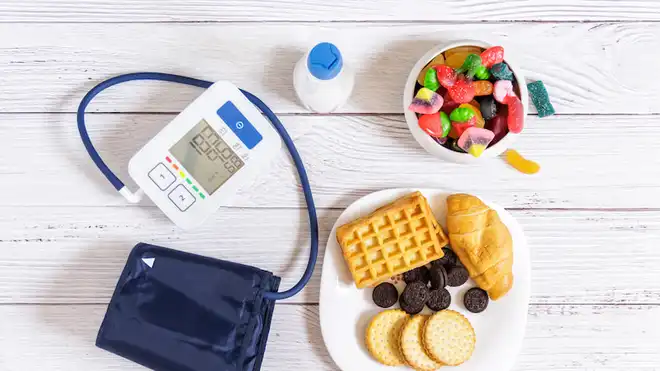 Hindari 6 Makanan Pantangan bagi Penderita Darah Tinggi Ini