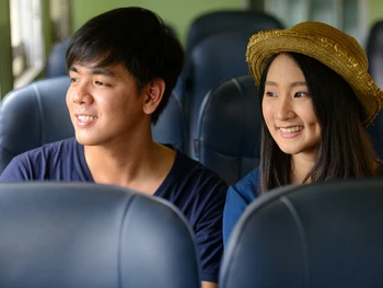 9 Makanan untuk Perjalanan Jauh Naik Bus, Mudah Dikemas!