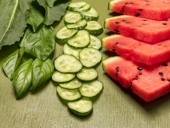 10 Rekomendasi Makanan yang Mengandung Air, Jaga Hidrasi!