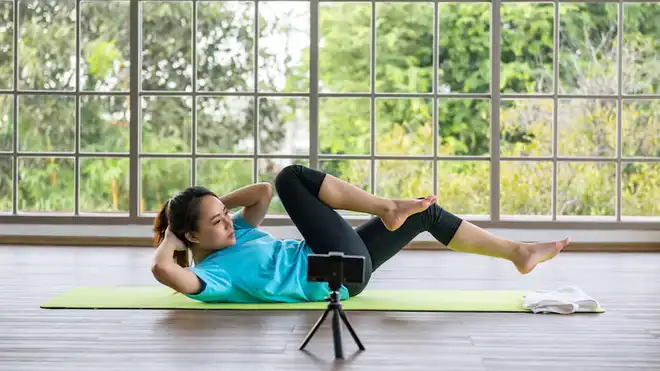 4 Manfaat Bicycle Crunch dan Cara Melakukannya