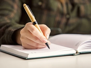 9 Manfaat Journaling Bantu Atasi Stres dan Cemas