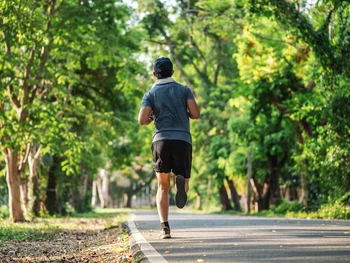 9 Manfaat Lari Siang Hari bagi Tubuh yang Jarang Orang Tahu