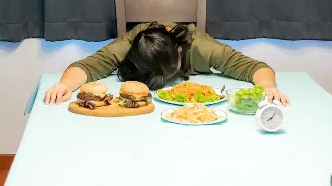 Sering Ngantuk Setelah Makan? Ini Penyebab & Pencegahannya!