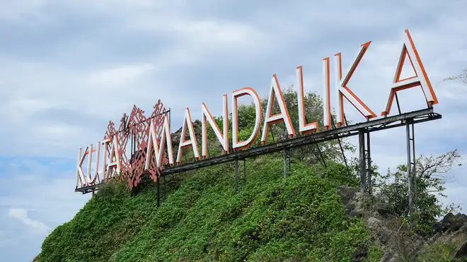 Pantai Kuta Mandalika: Aktivitas Menarik dan Tips Berkunjung