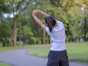 Ini 8 Gerakan Pemanasan Sebelum Lari yang Wajib Dilakukan!