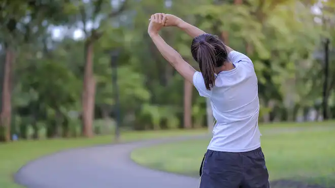 Ini 8 Gerakan Pemanasan Sebelum Lari yang Wajib Dilakukan!