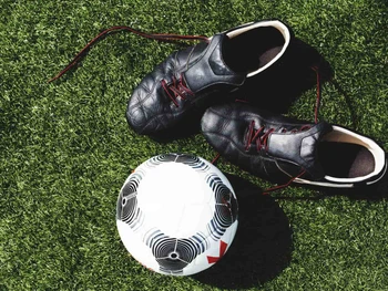 8 Perlengkapan Pemain Sepak Bola agar Performa Optimal, Catat!