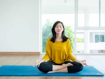 Pengertian Vinyasa Yoga, Gerakan dan Manfaatnya untuk Tubuh